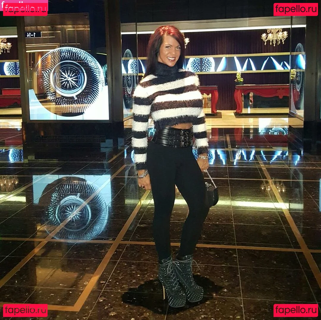 Linda Steele Onlyfans Photo Gallery 