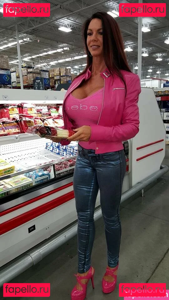 Linda Steele Onlyfans Photo Gallery 