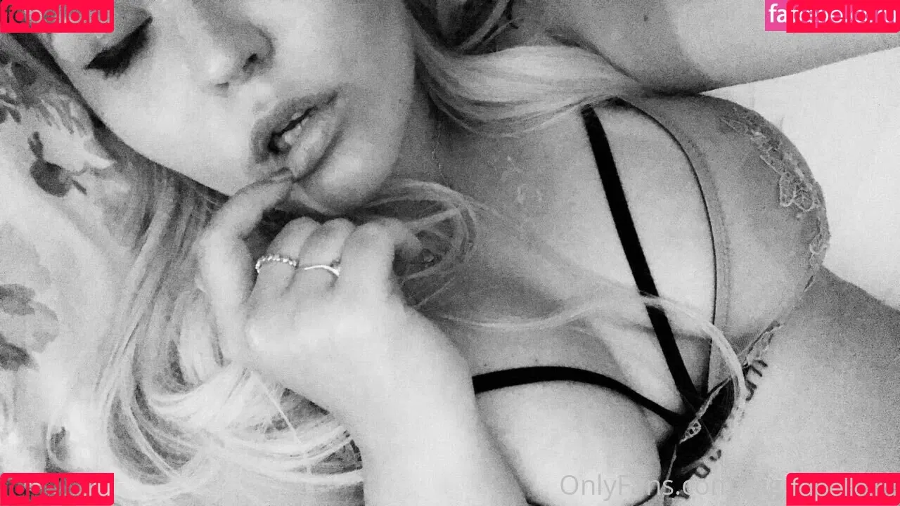 adelia_adelia Onlyfans Photo Gallery 