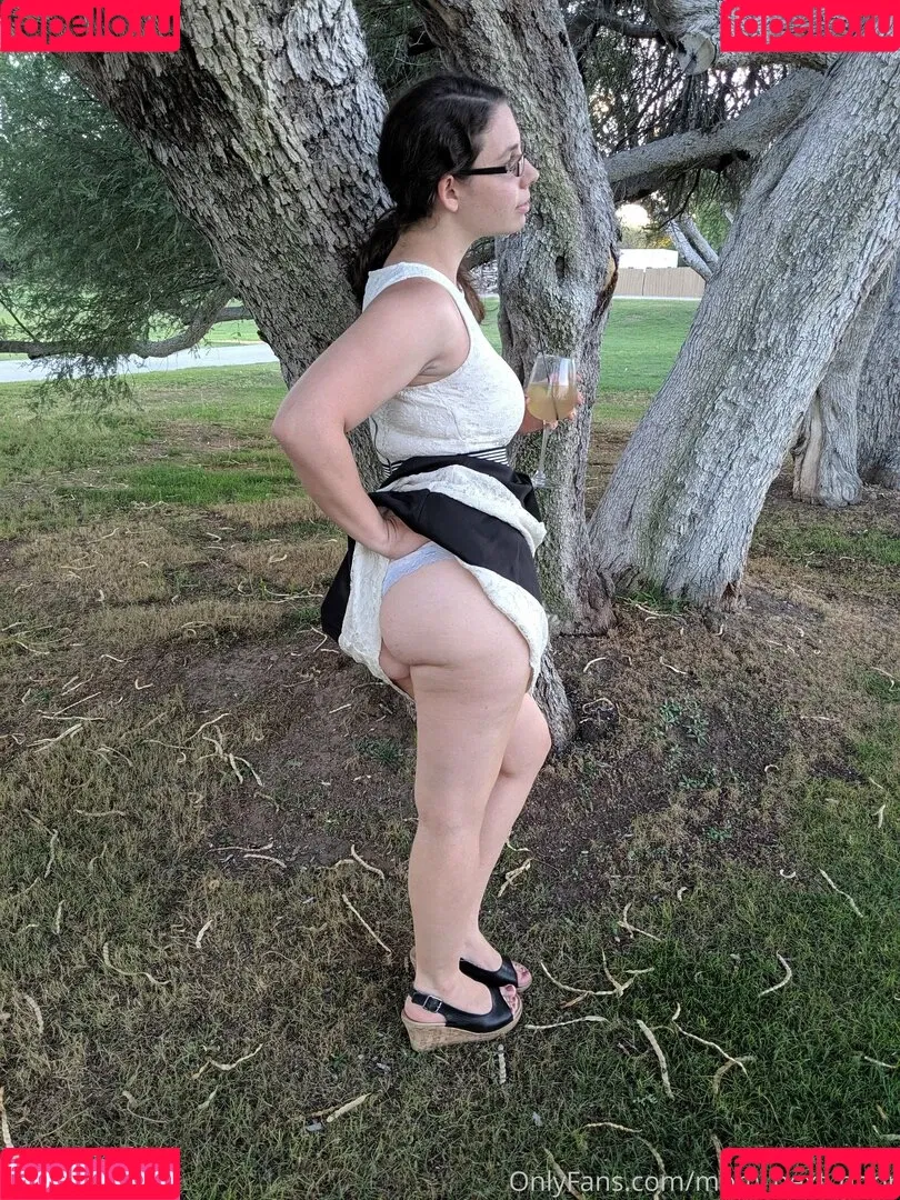 mom_next_door Onlyfans Photo Gallery 