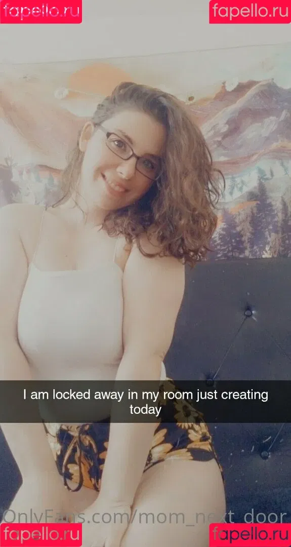 mom_next_door Onlyfans Photo Gallery 