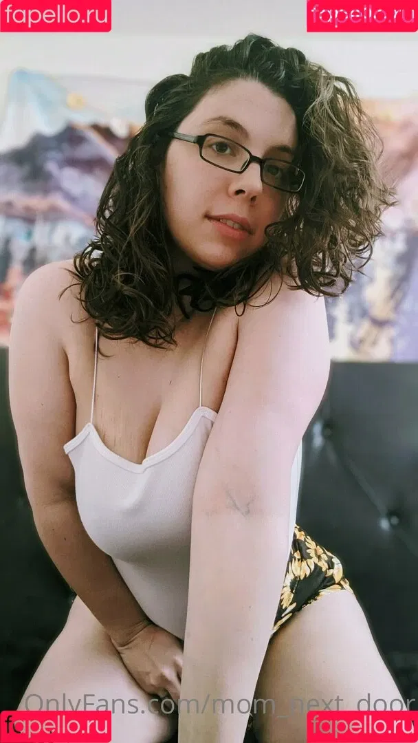 mom_next_door Onlyfans Photo Gallery 