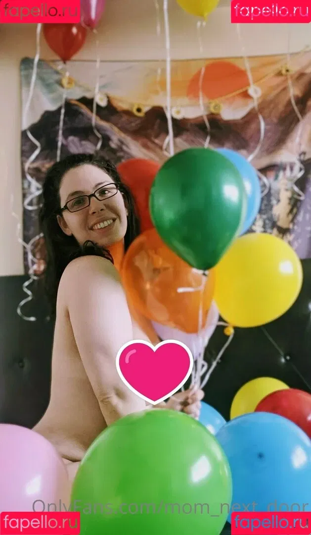 mom_next_door Onlyfans Photo Gallery 