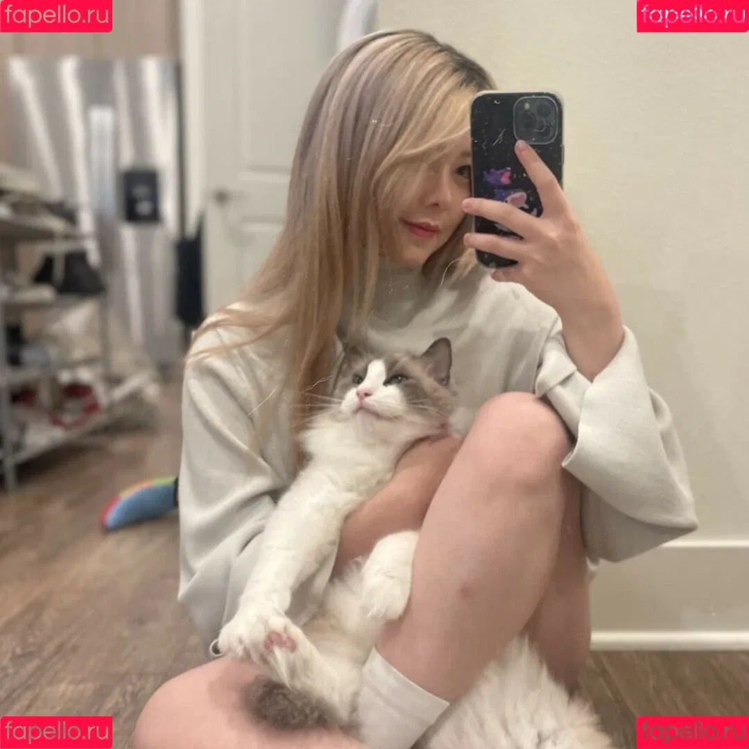 Júlia Nakamura Onlyfans Photo Gallery 