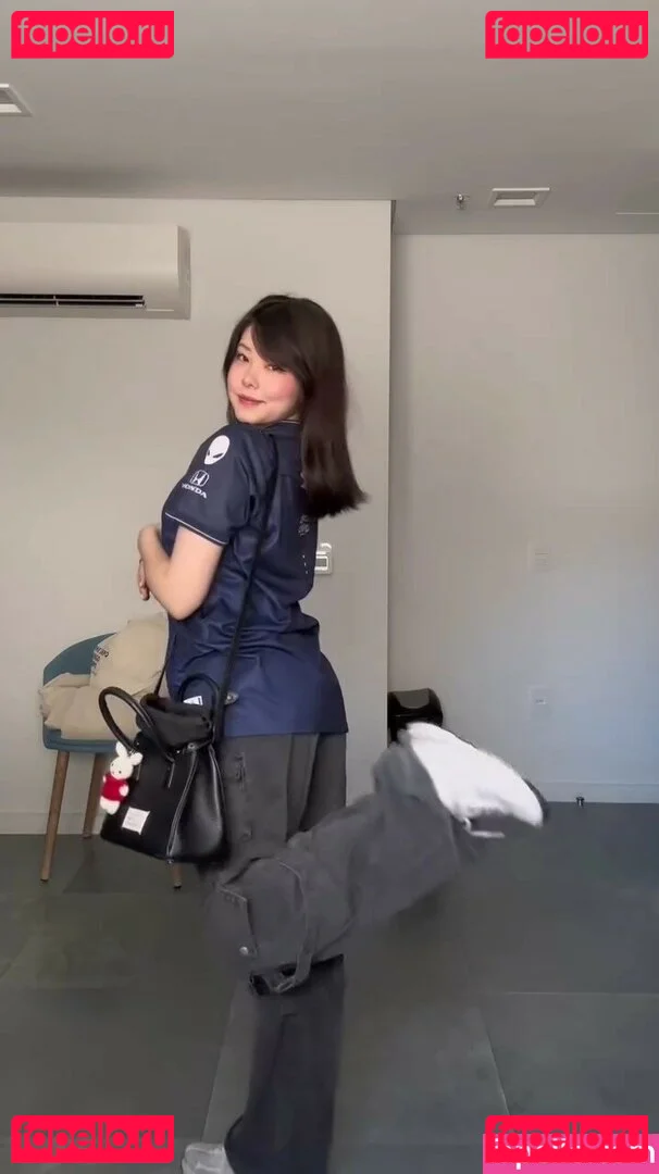 Júlia Nakamura Onlyfans Photo Gallery 