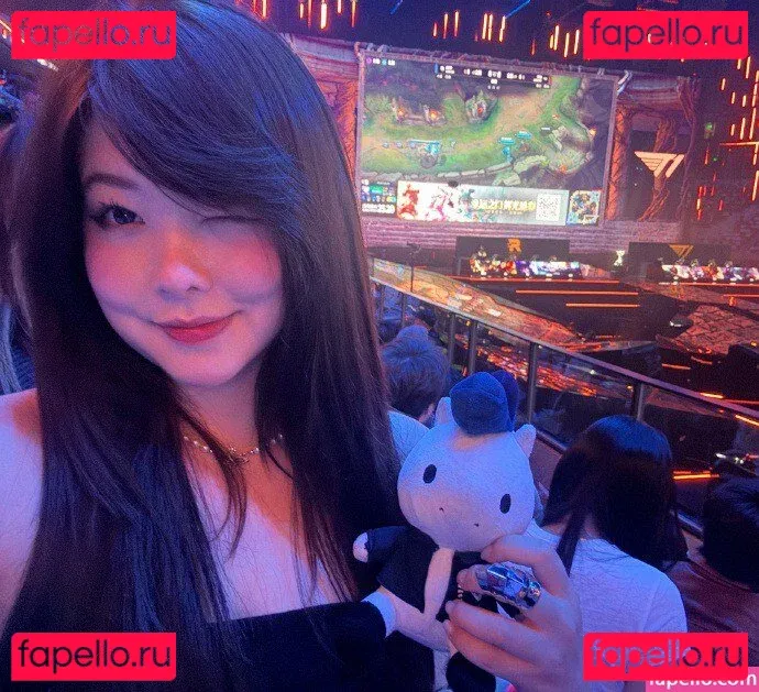 Júlia Nakamura Onlyfans Photo Gallery 