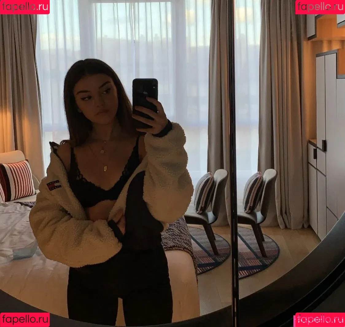 Emilie Onlyfans Photo Gallery 