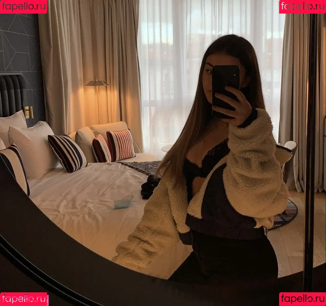 Emilie Onlyfans Photo Gallery 