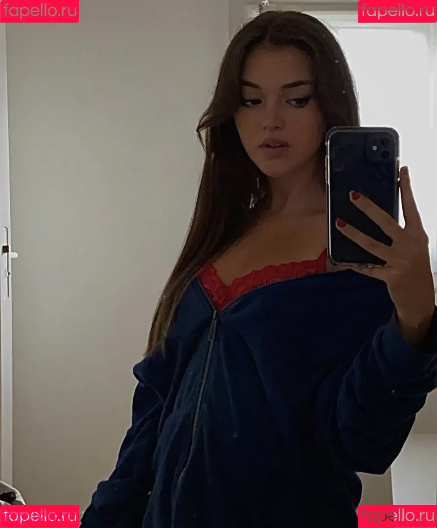 Emilie Onlyfans Photo Gallery 