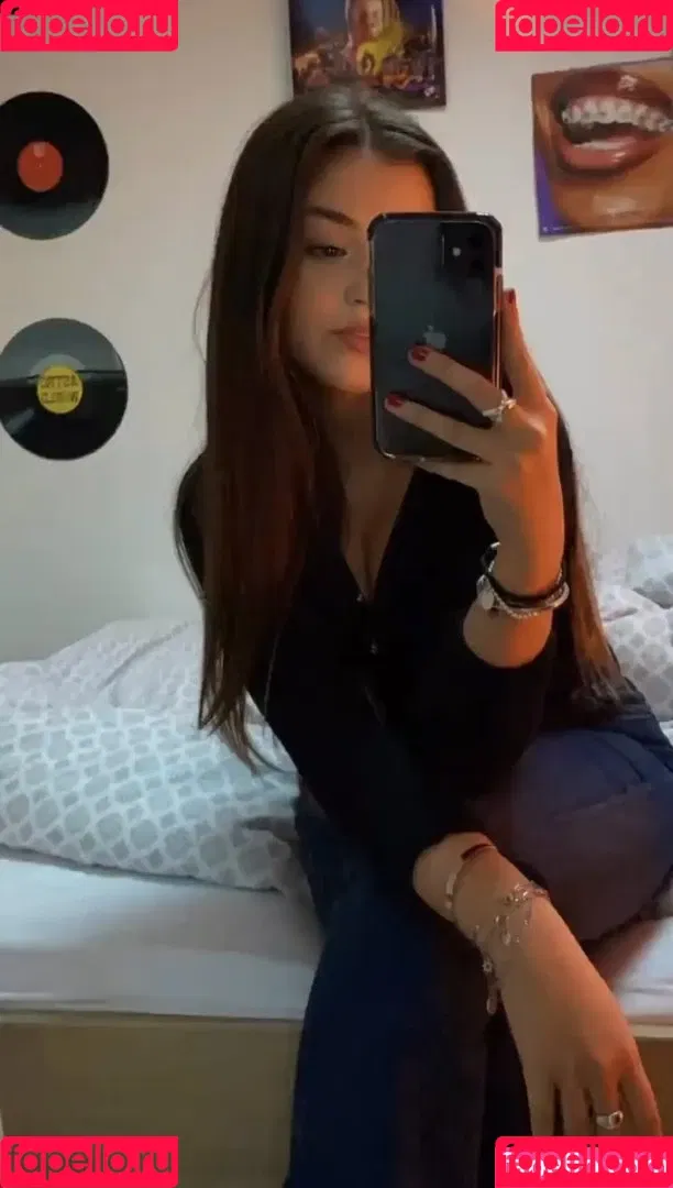 Emilie Onlyfans Photo Gallery 