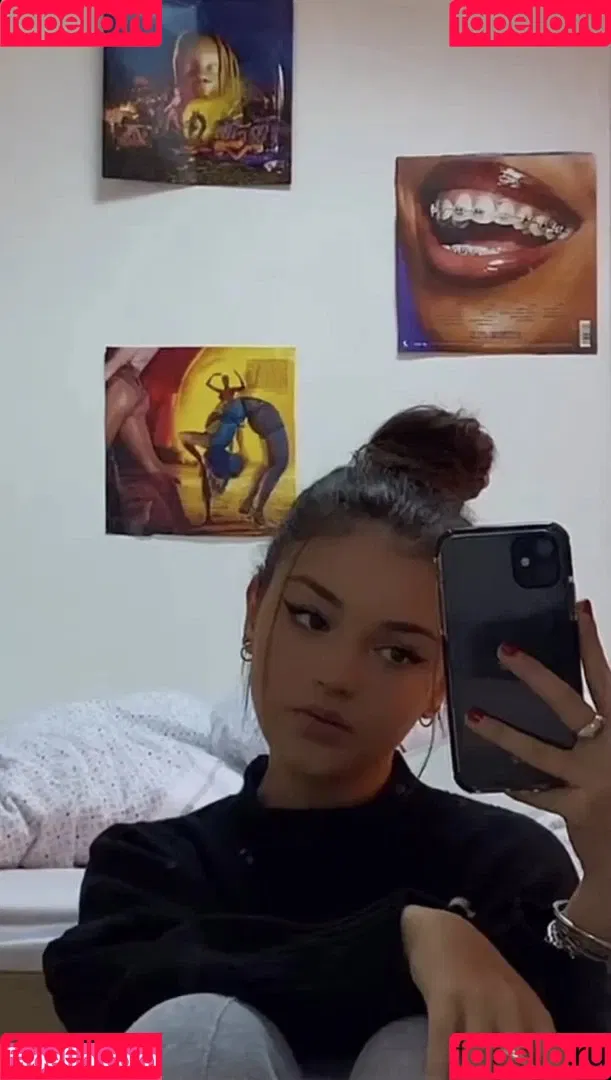 Emilie Onlyfans Photo Gallery 