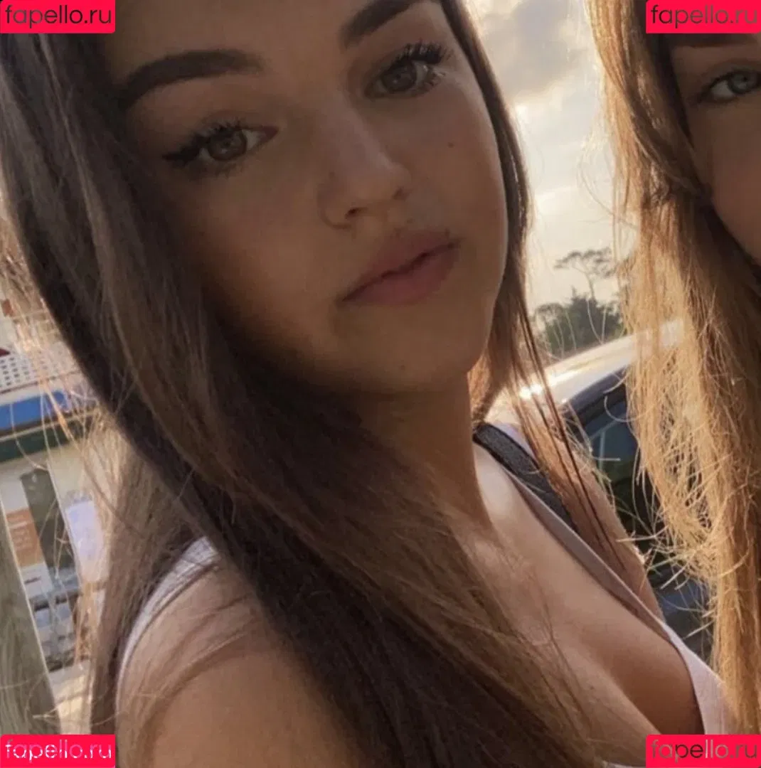 Emilie Onlyfans Photo Gallery 