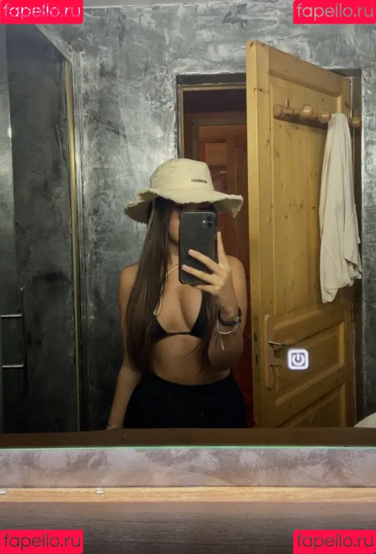Emilie Onlyfans Photo Gallery 