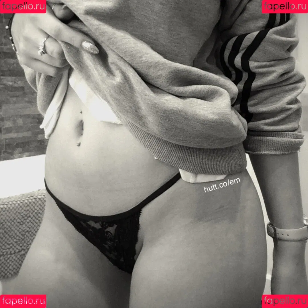 Emilie Onlyfans Photo Gallery 