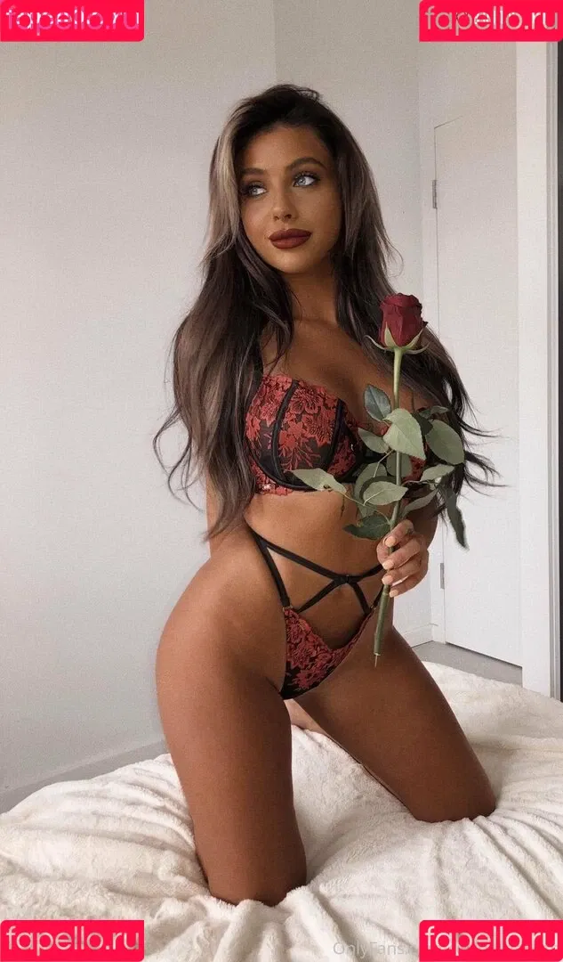 Chloe Elizabeth Onlyfans Photo Gallery 