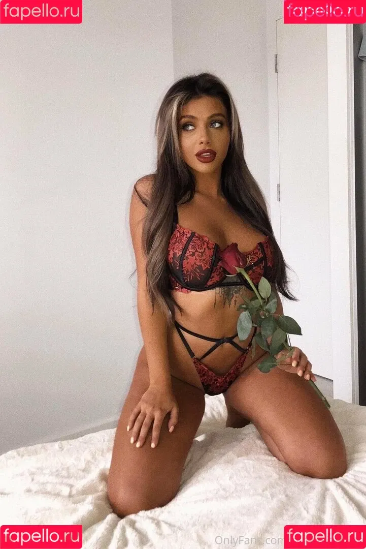 Chloe Elizabeth Onlyfans Photo Gallery 
