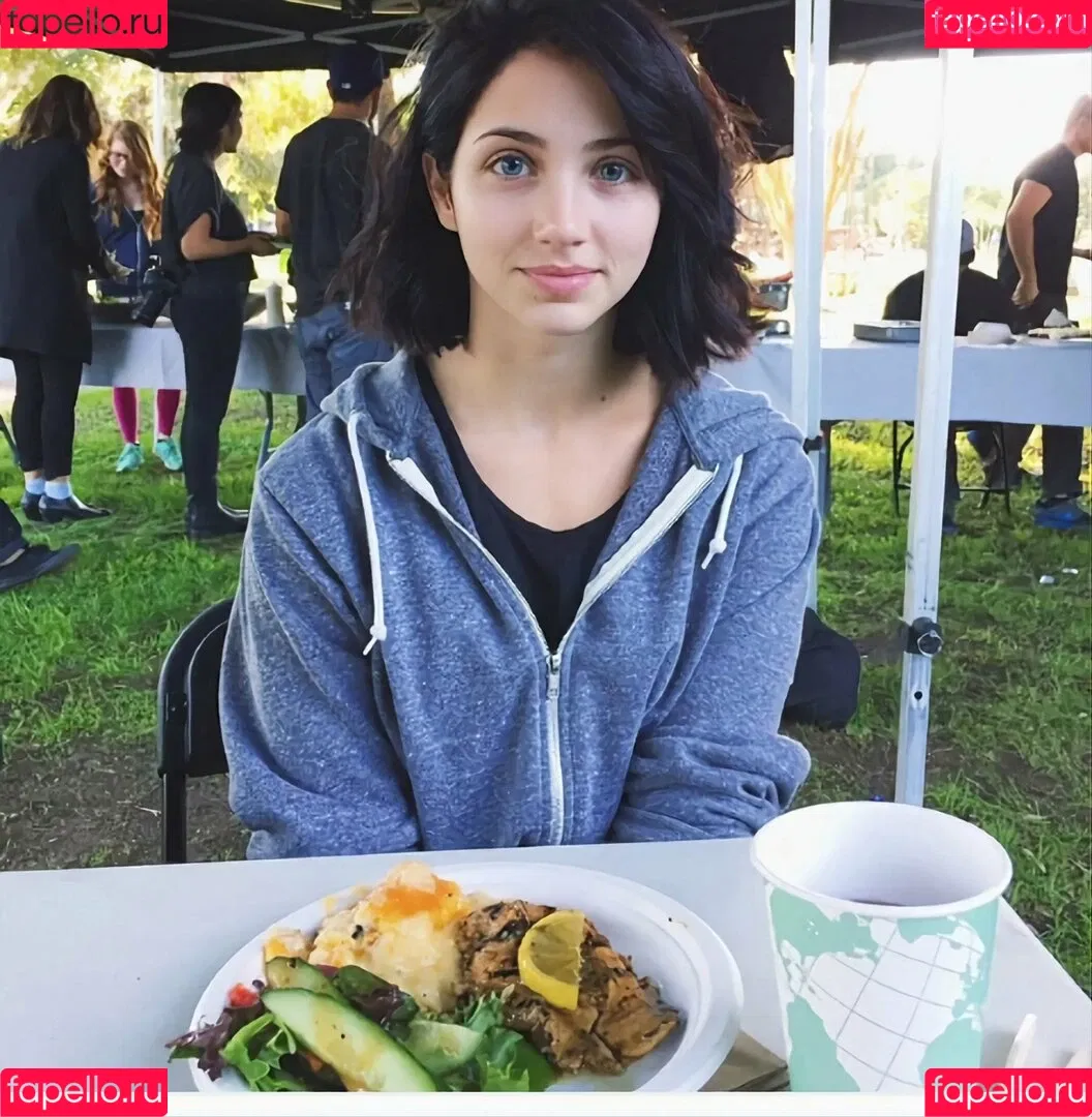 Emily Rudd Onlyfans Photo Gallery 
