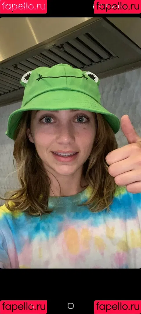 Emily Rudd Onlyfans Photo Gallery 
