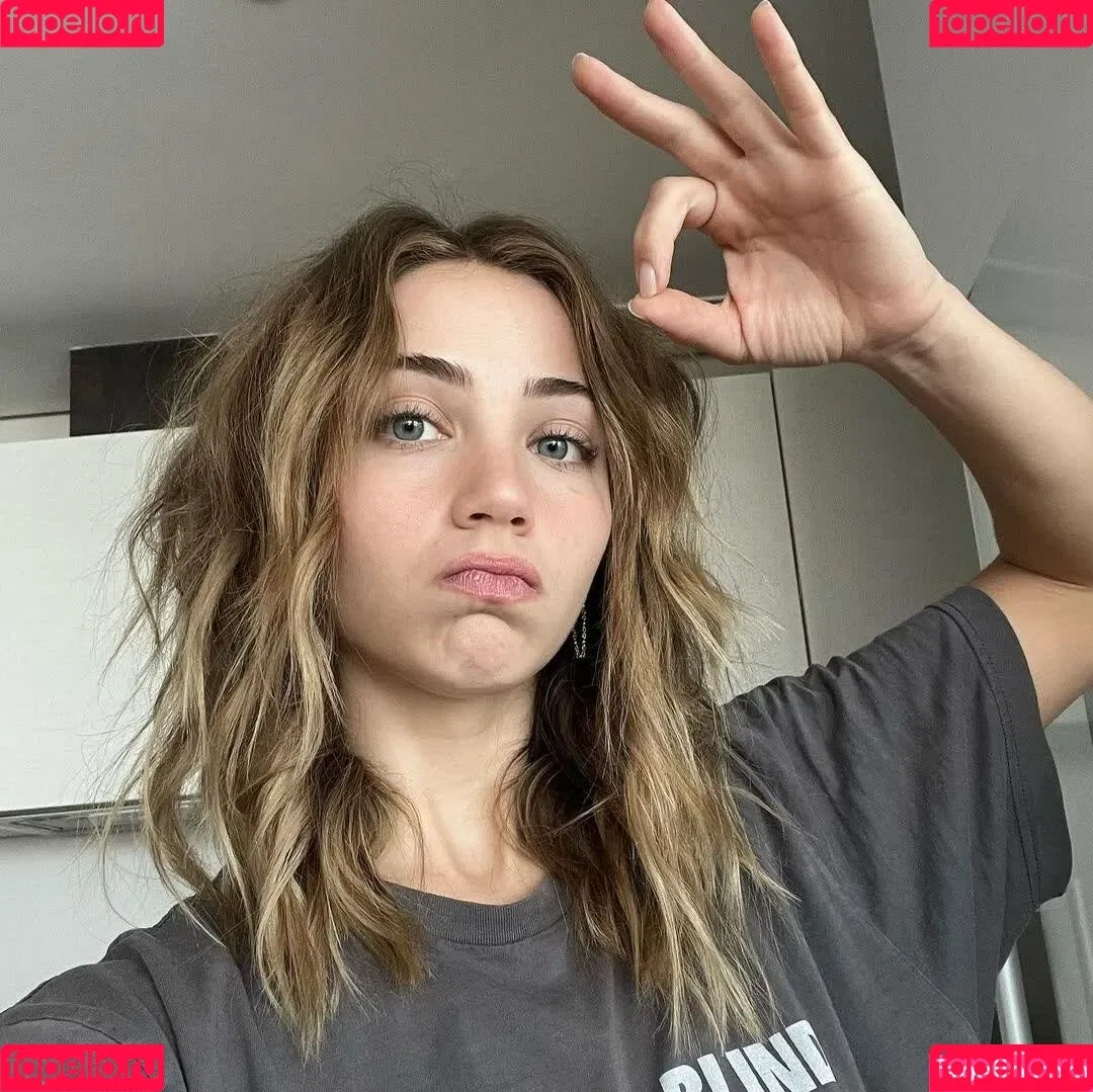 Emily Rudd Onlyfans Photo Gallery 