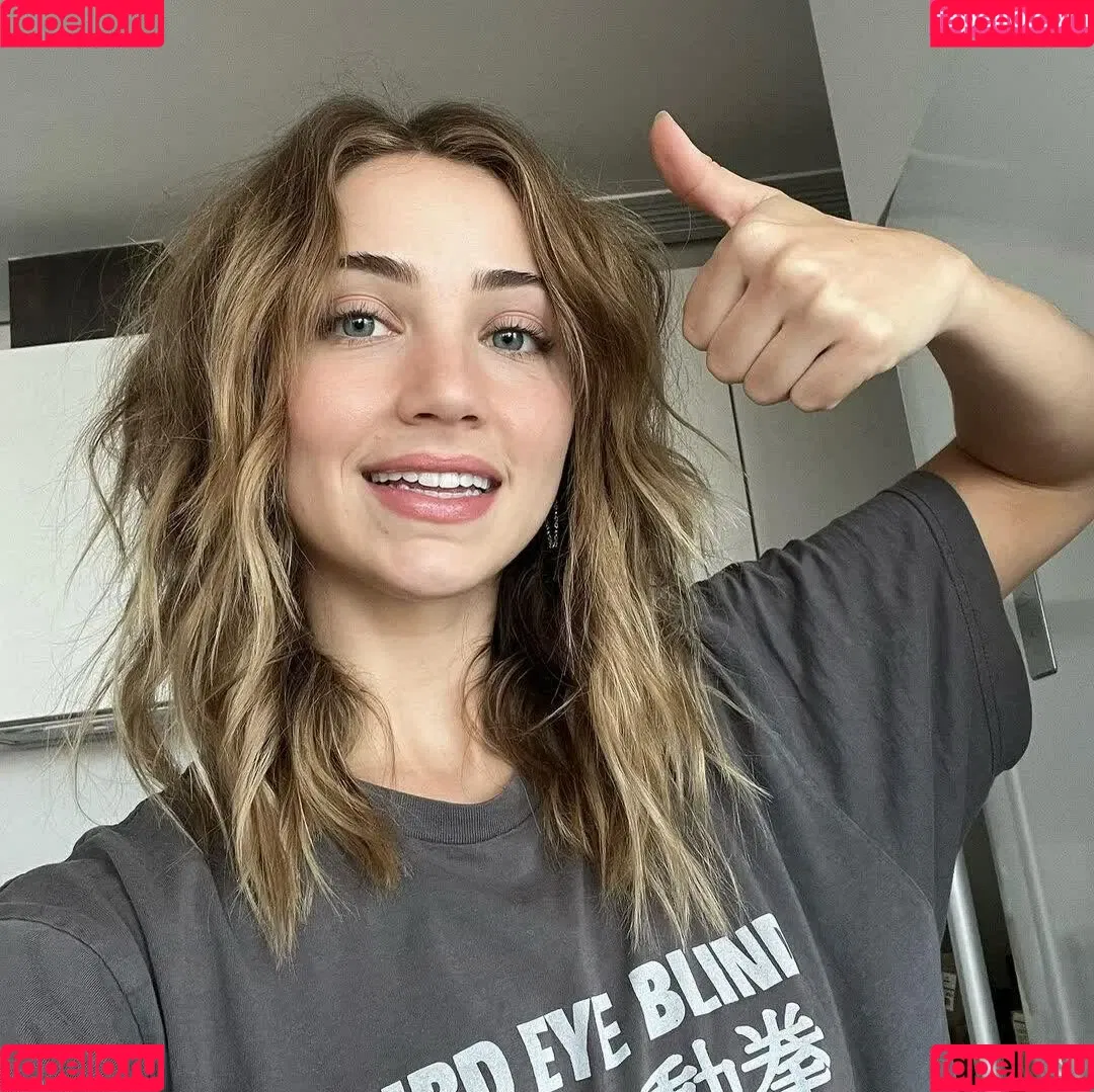Emily Rudd Onlyfans Photo Gallery 