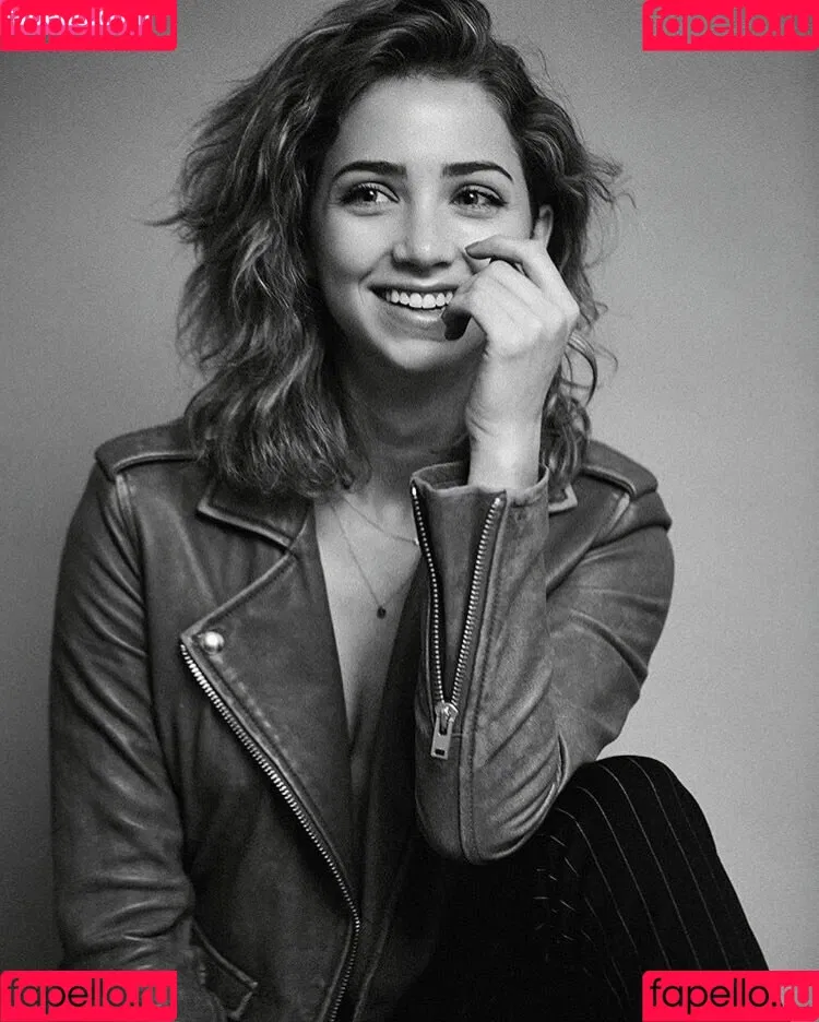 Emily Rudd Onlyfans Photo Gallery 