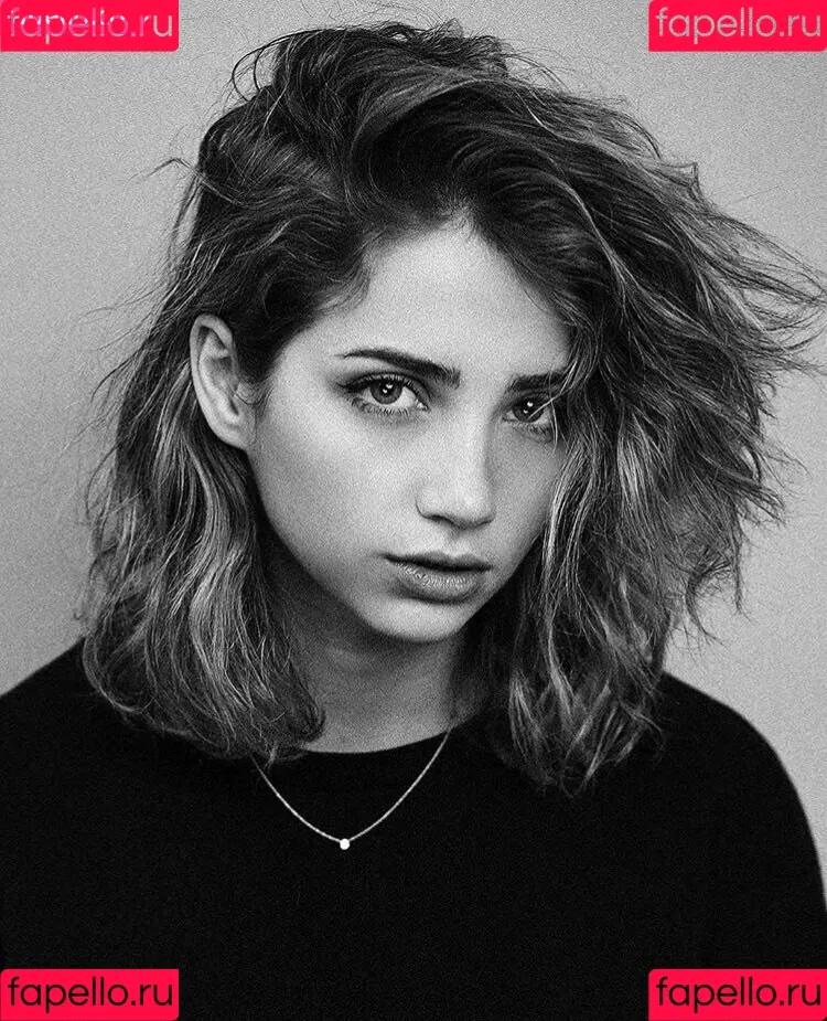 Emily Rudd Onlyfans Photo Gallery 