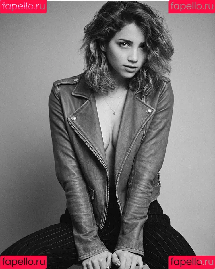 Emily Rudd Onlyfans Photo Gallery 