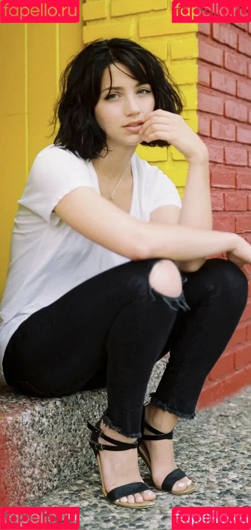 Emily Rudd Onlyfans Photo Gallery 