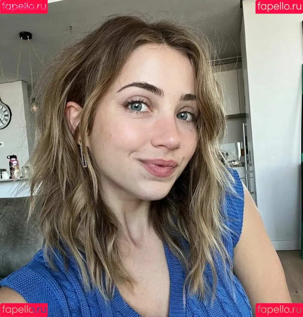 Emily Rudd Onlyfans Photo Gallery 