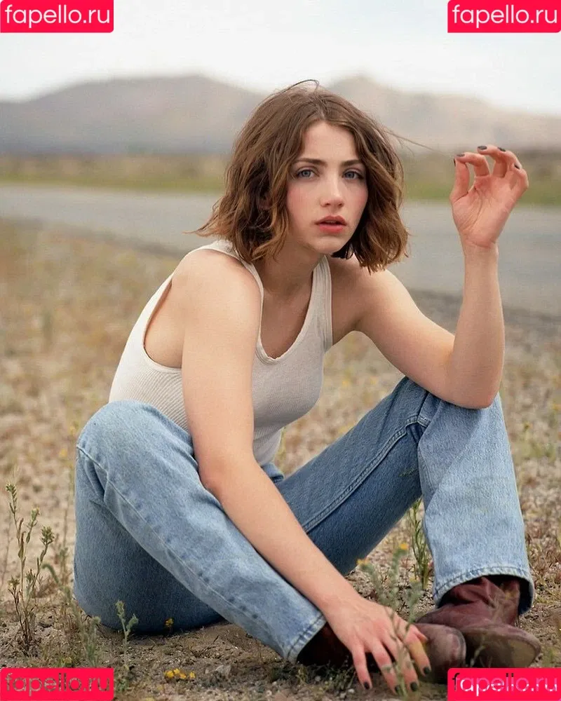 Emily Rudd Onlyfans Photo Gallery 