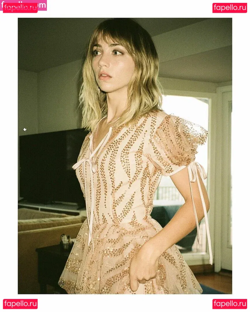 Emily Rudd Onlyfans Photo Gallery 