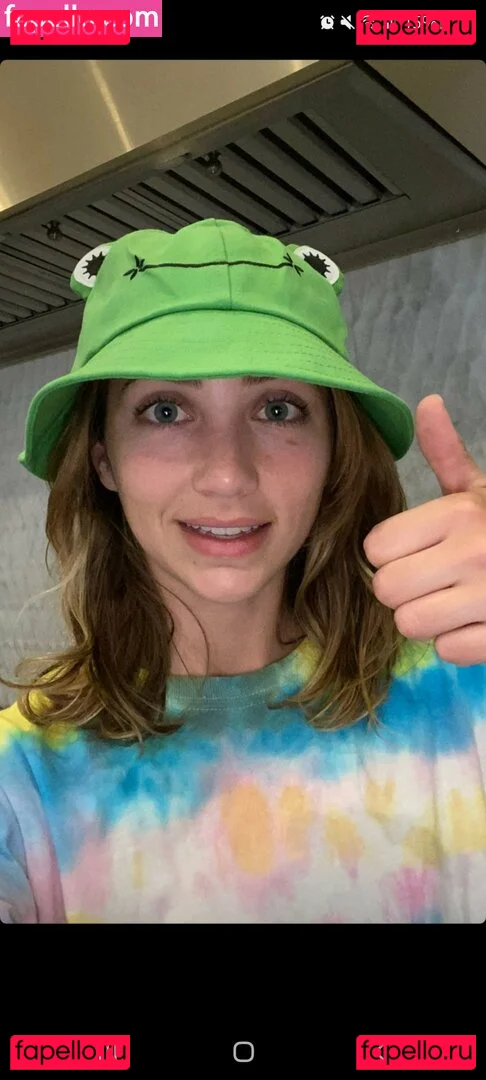 Emily Rudd Onlyfans Photo Gallery 