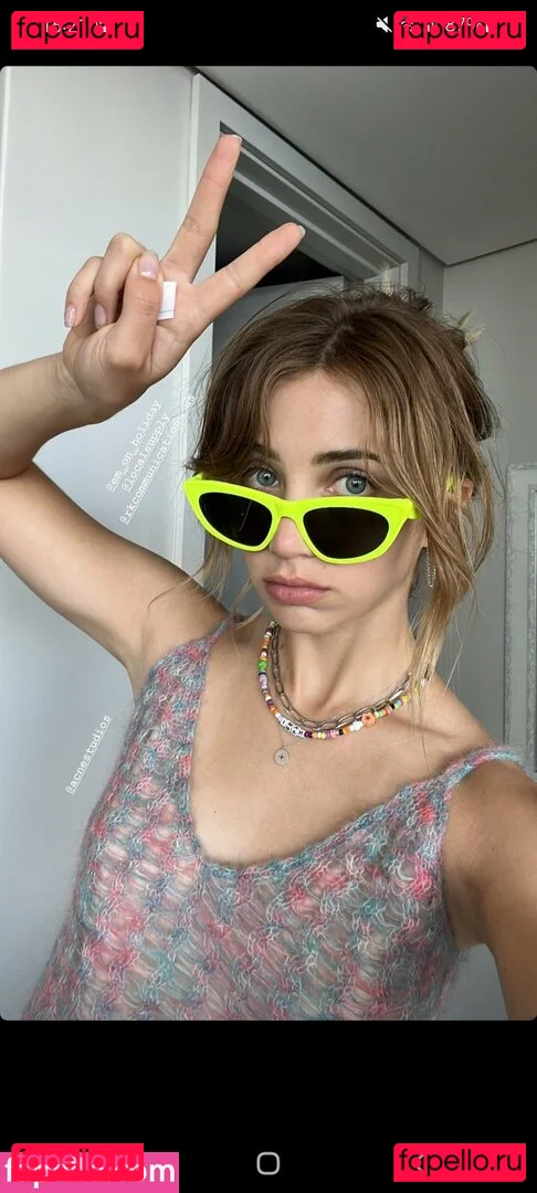 Emily Rudd Onlyfans Photo Gallery 