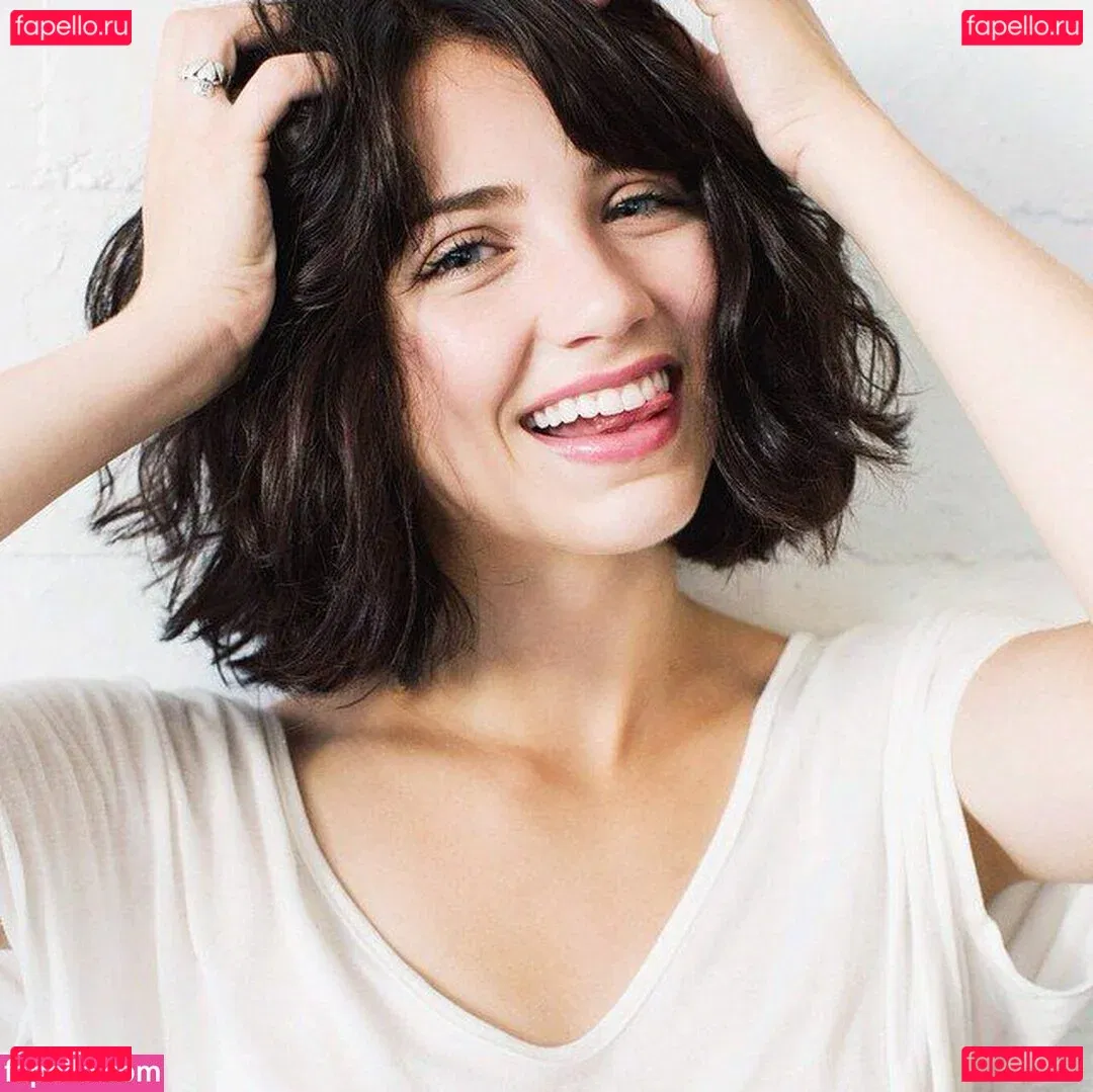 Emily Rudd Onlyfans Photo Gallery 