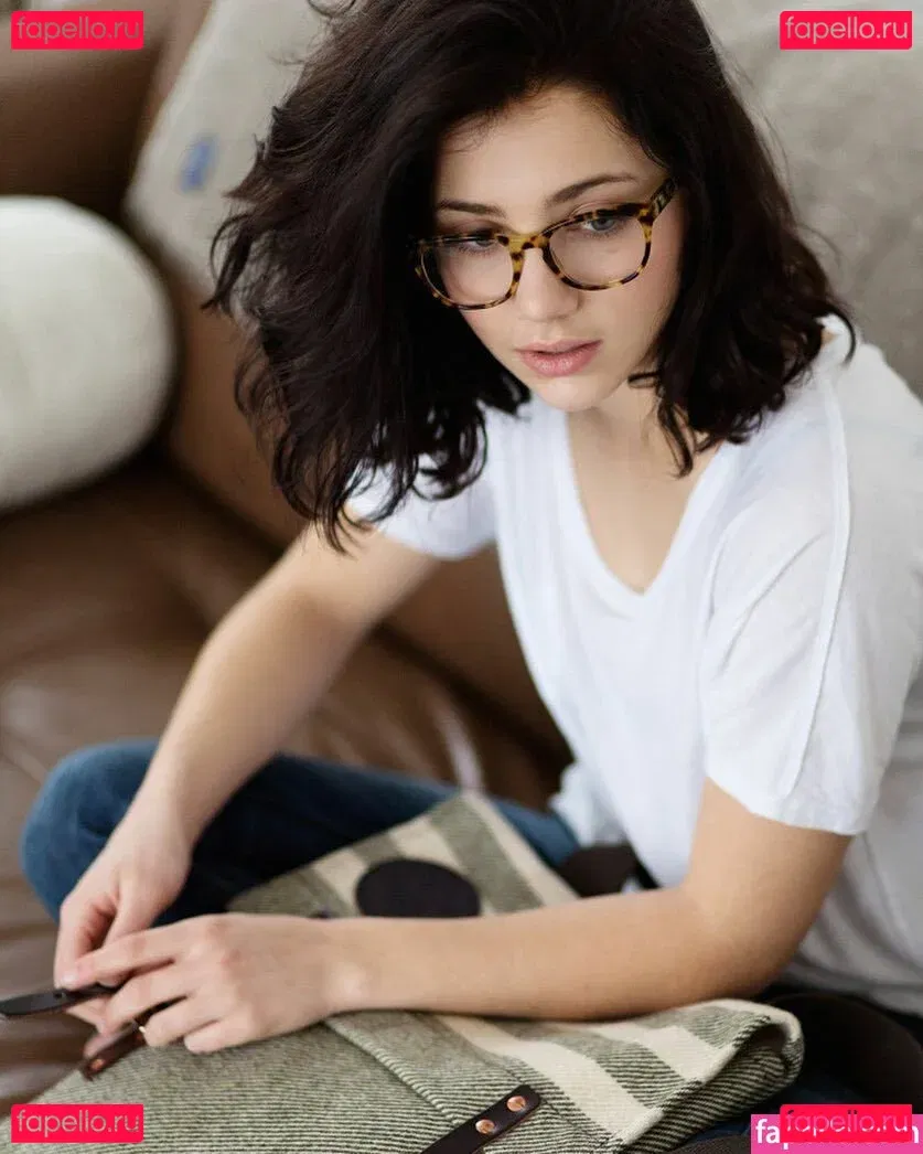 Emily Rudd Onlyfans Photo Gallery 