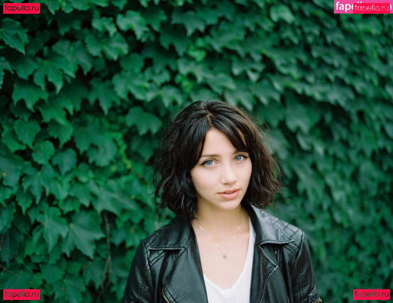 Emily Rudd Onlyfans Photo Gallery 