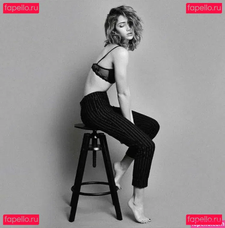 Emily Rudd Onlyfans Photo Gallery 