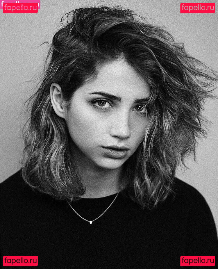 Emily Rudd Onlyfans Photo Gallery 