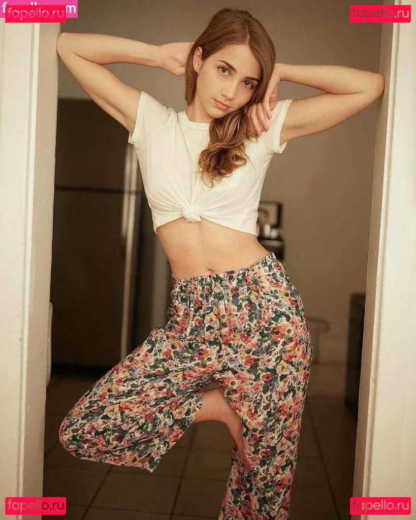 Emily Rudd Onlyfans Photo Gallery 