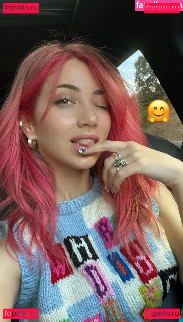 Emily Rudd Onlyfans Photo Gallery 