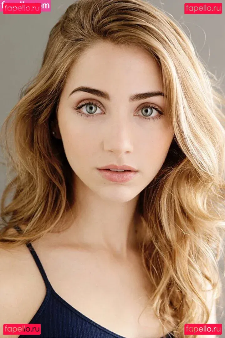 Emily Rudd Onlyfans Photo Gallery 