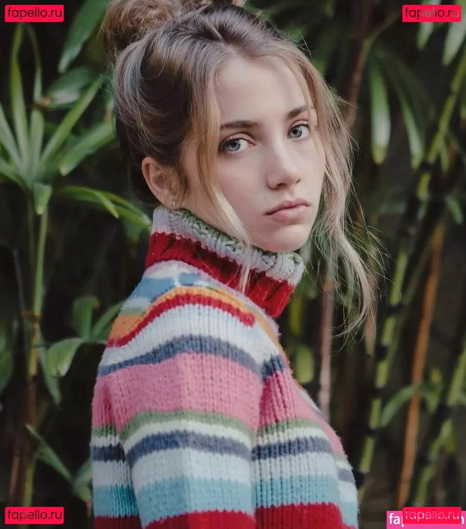 Emily Rudd Onlyfans Photo Gallery 
