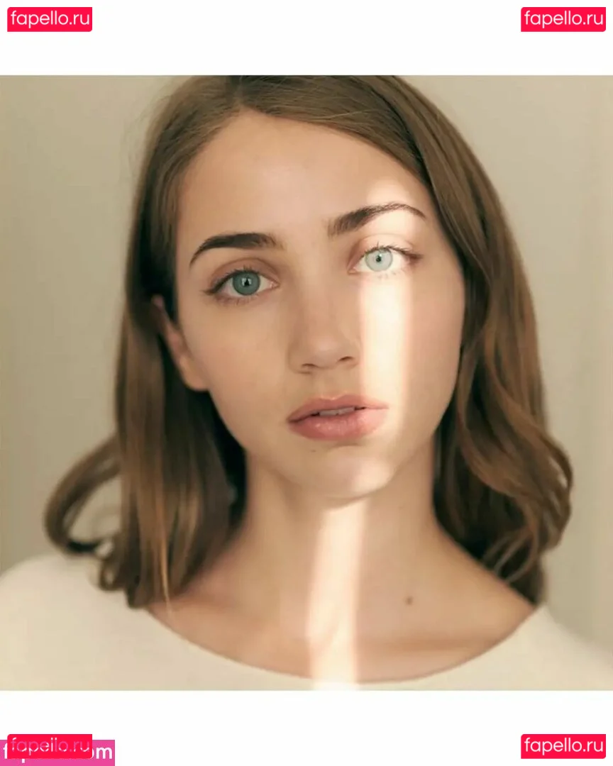 Emily Rudd Onlyfans Photo Gallery 