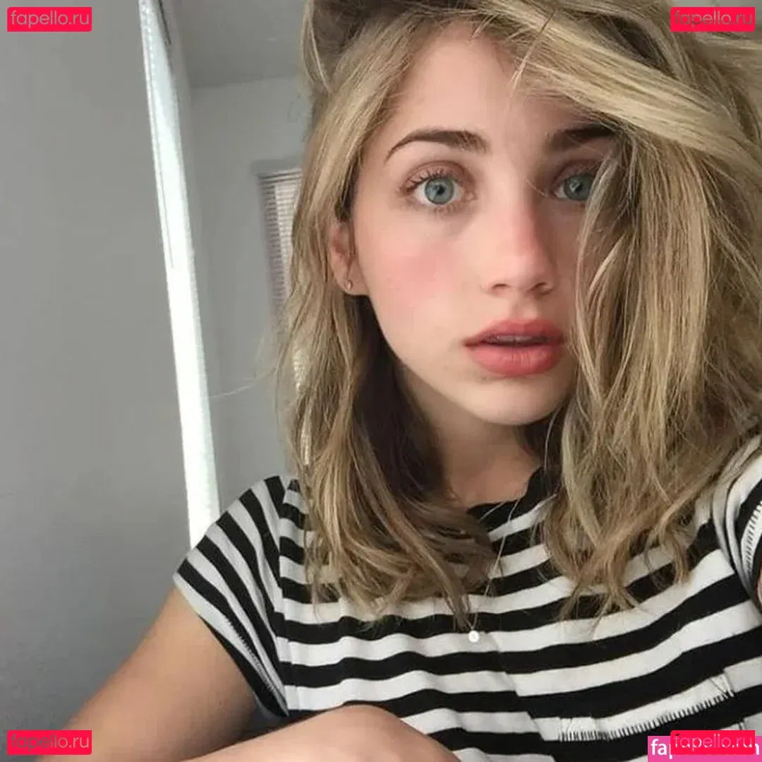 Emily Rudd Onlyfans Photo Gallery 
