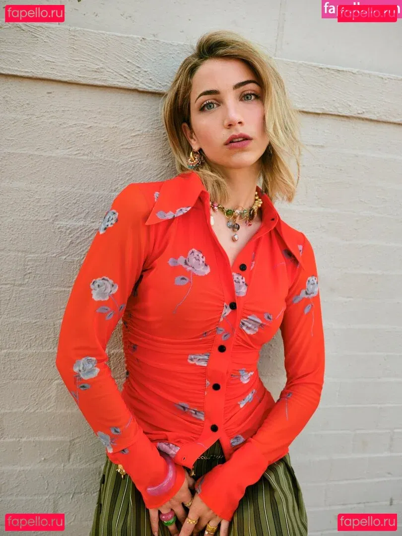 Emily Rudd Onlyfans Photo Gallery 