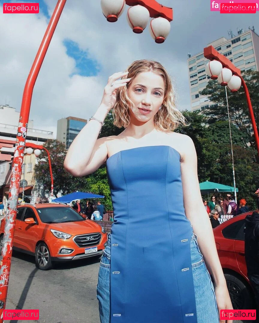 Emily Rudd Onlyfans Photo Gallery 