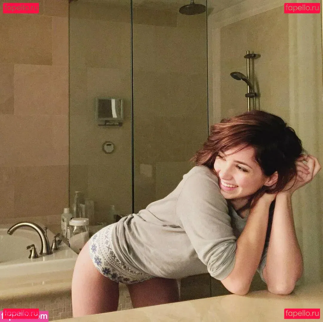 Emily Rudd Onlyfans Photo Gallery 