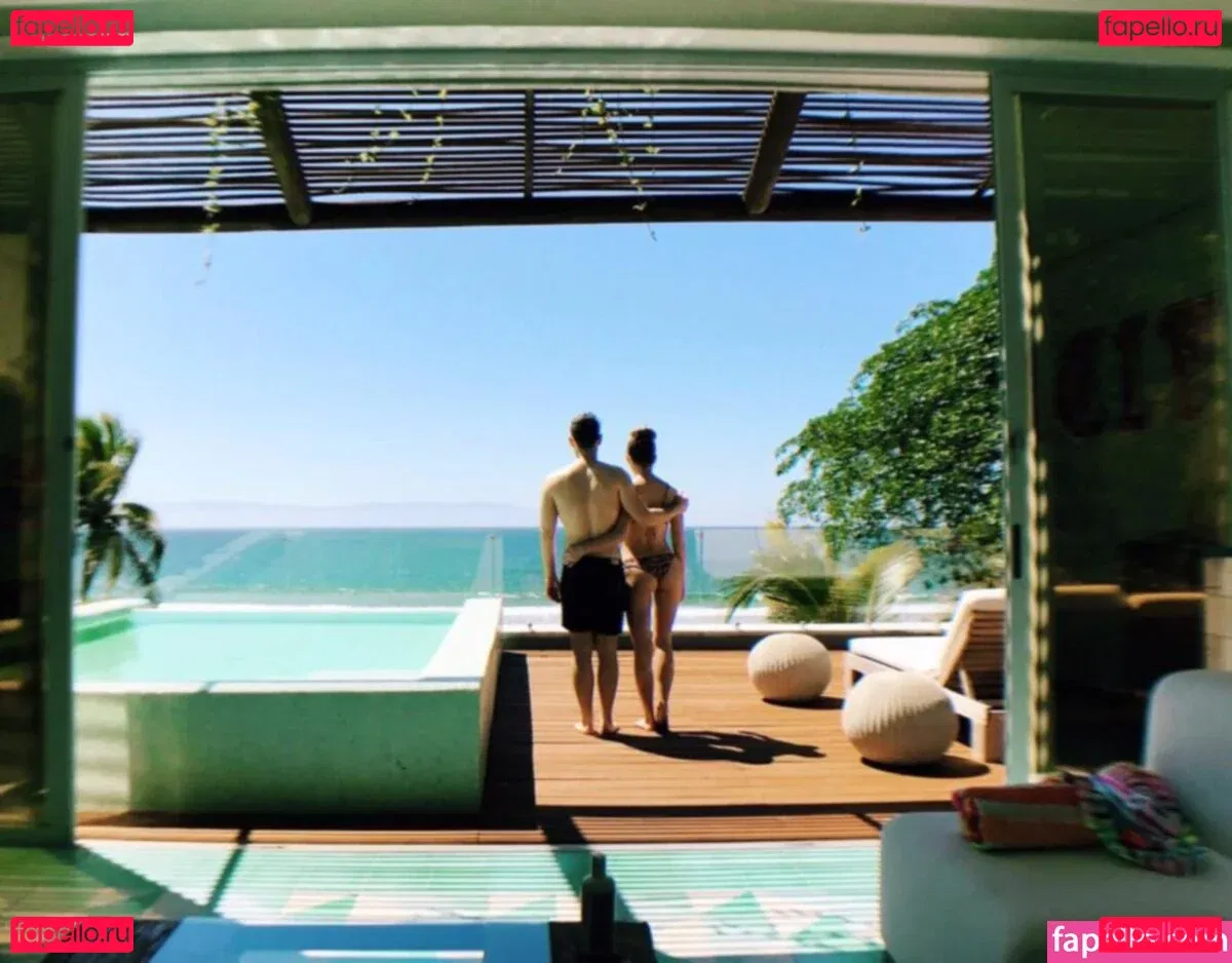 Emily Rudd Onlyfans Photo Gallery 