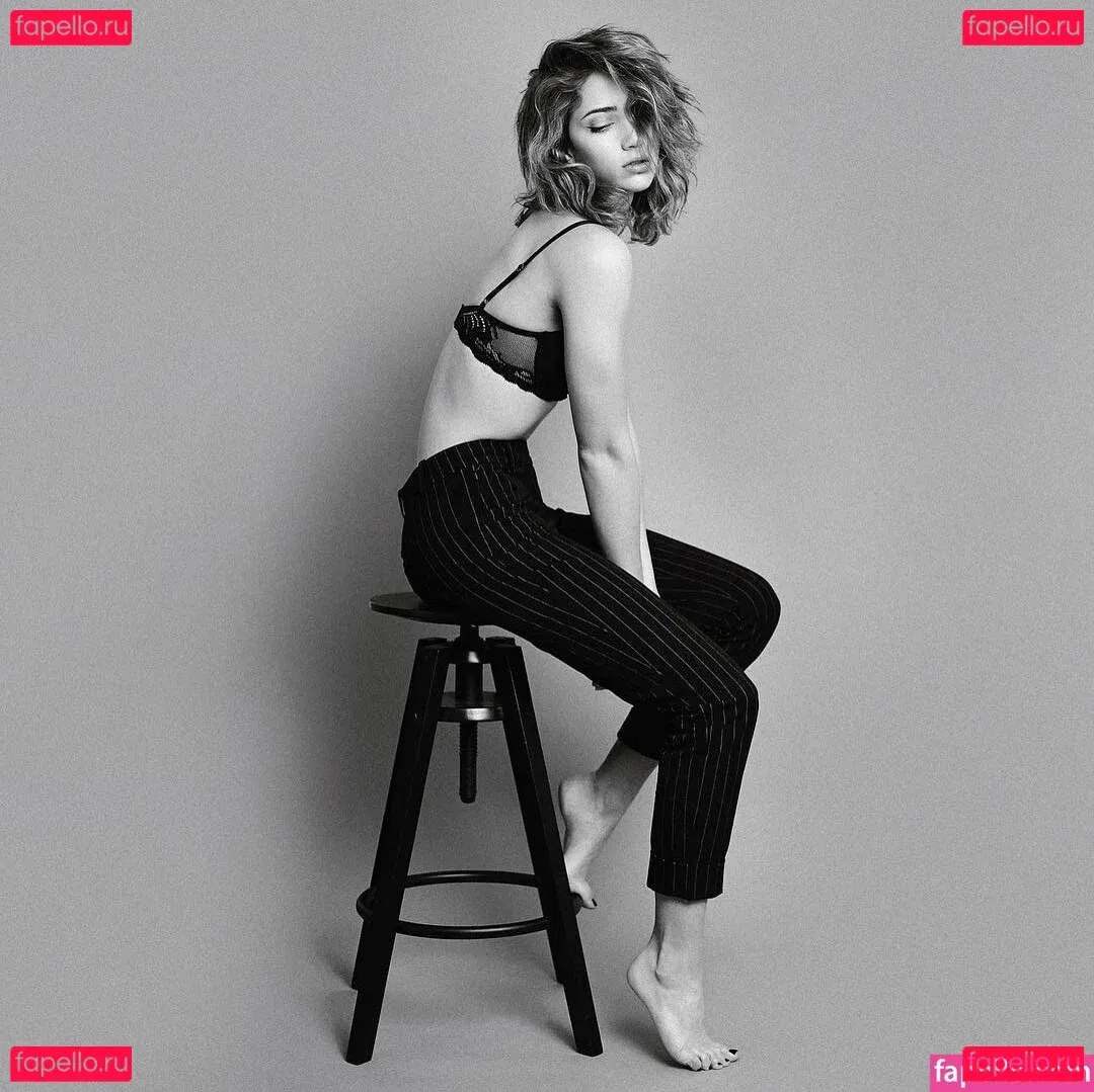 Emily Rudd Onlyfans Photo Gallery 