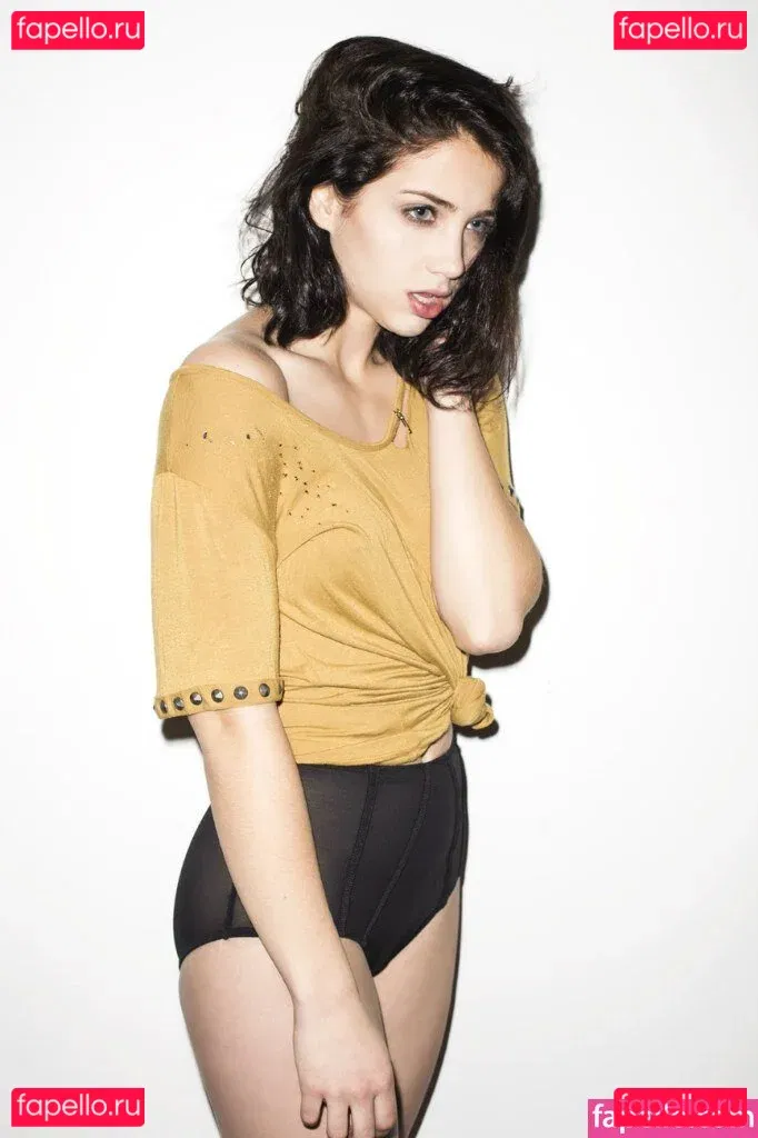 Emily Rudd Onlyfans Photo Gallery 